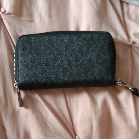 Michael Kors Wallet - Picture 2 of 7